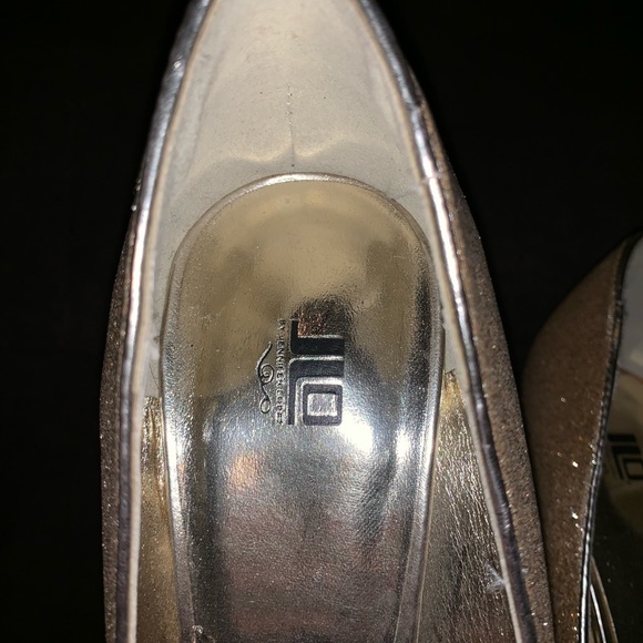 Gold sparkle JLO heels - Picture 3 of 5